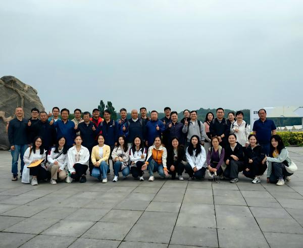 跃动春光，共赴夏至 ——中国农垦经济发展中心组织开展春游暨职工健步走活动